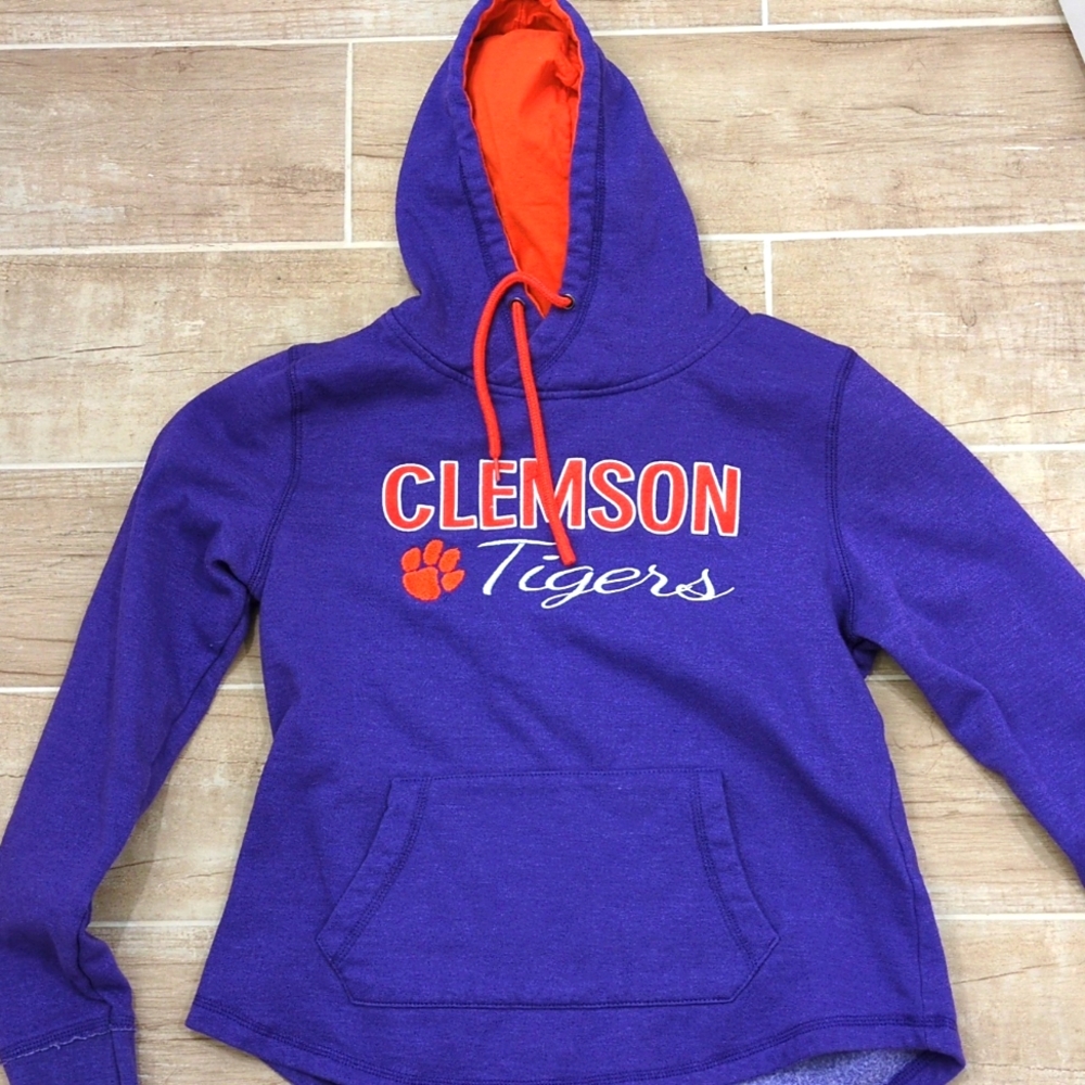 Clemson tigers hoodie!!! Size M. The back is a tad bit longer than the front.